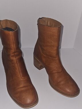 Kork-Ease Tan Leather Ankle Boots with Block Heel, Retro Feel